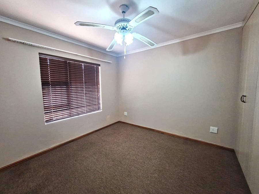 To Let 3 Bedroom Property for Rent in De Oude Spruit Western Cape
